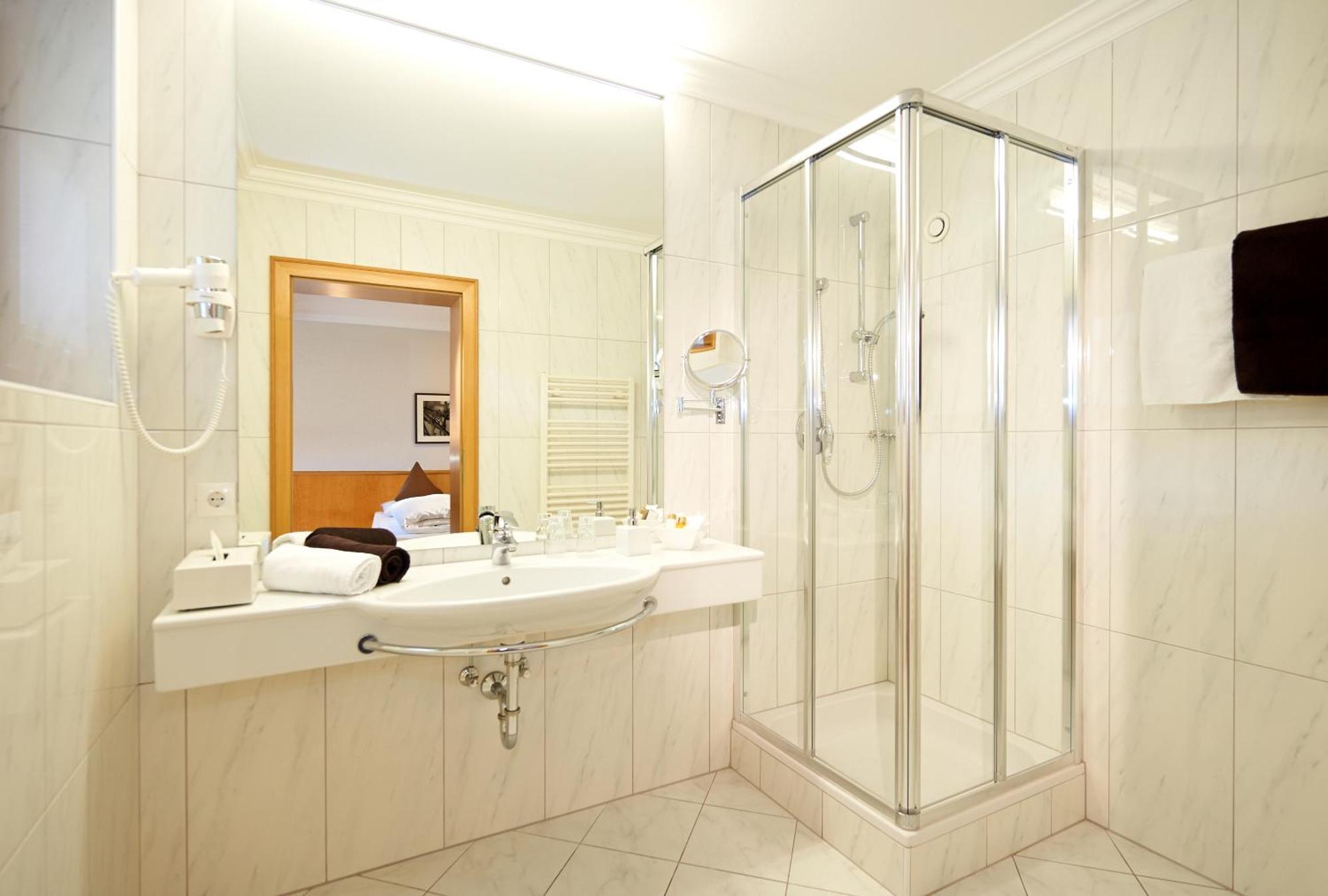 Hotel Waidmannsheil Флахау Номер фото